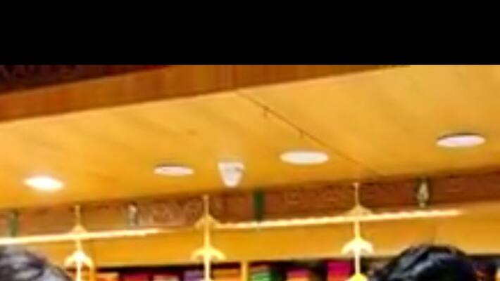 Saree robot that mixes Madurai ..! Saree robot that mixes Madurai ..!