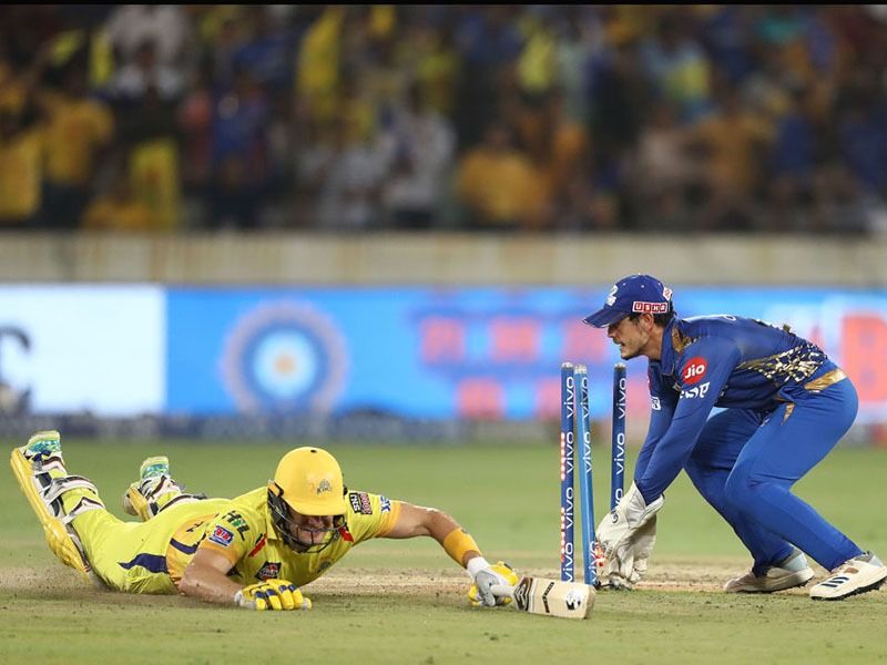 আইপিএল হওয়ার ইঙ্গিত স্পষ্ট হতেই কোমড় বেঁধে আসরে নেমে পড়েছে ইন্ডিয়ান প্রিমিয়ার লিগের সমস্ত ফ্র্যাঞ্চাইজি দলগুলি। বিদেশের মাটিতে আইপিএল হলে বিপূল ব্যবস্থাপনা করতে হবে। তারজন্য তোরজোর শুরু করে দিয়েছেন ফ্র্যাঞ্চাইজিগুলির কর্তারা। ক্রিকেটারদের আমিরশাহী উড়িয়ে নিয়ে যেতে চার্টার্ড ফ্লাইটের ব্যবস্থা করা থেকে কোন হোটেলে তাঁরা থাকবেন, সবই খোঁজ খবর নেওয়া শুরু হয়েছে। আসলে করোনা আবহে ক্রিকেটারদের নিয়ে কোনওরকম ঝুঁকি নিতে রাজি নন ফ্র্যাঞ্চাইজি কর্তারা। সেই কারণেই চার্টার্ড ফ্লাইটের চিন্তাভাবনা।