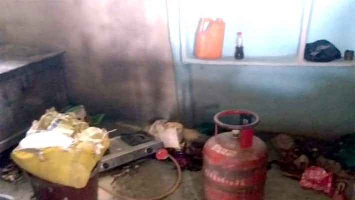 Warning This is what happens when the gas cylinder is not properly maintained. Three members of the same family Injured in the fire. Warning This is what happens when the gas cylinder is not properly maintained. Three members of the same family Injured in the fire.