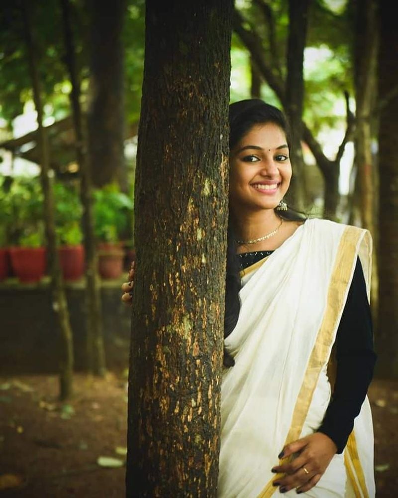 உங்க ஸ்மைல் கியூட் ஆஹ் இருக்கு 