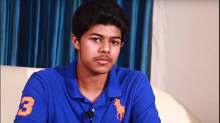vijay son sanjai car raid video goes viral in twitter vijay son sanjai car raid video goes viral in twitter