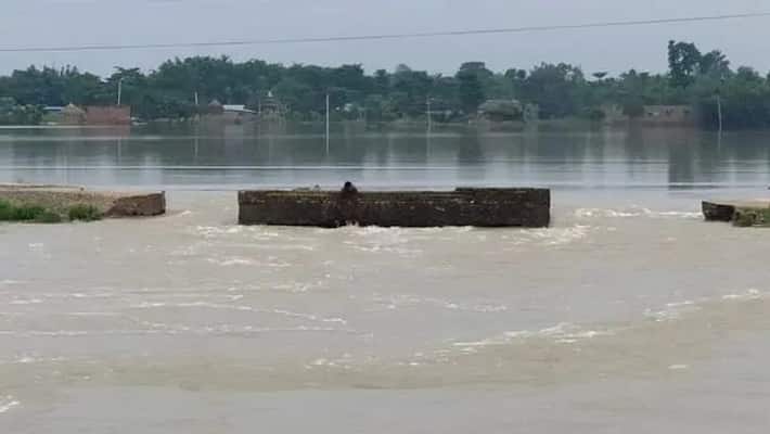 Nepali citizens cut roads, this area of India is submerged, fear of flood asa Nepali citizens cut roads, this area of India is submerged, fear of flood asa
