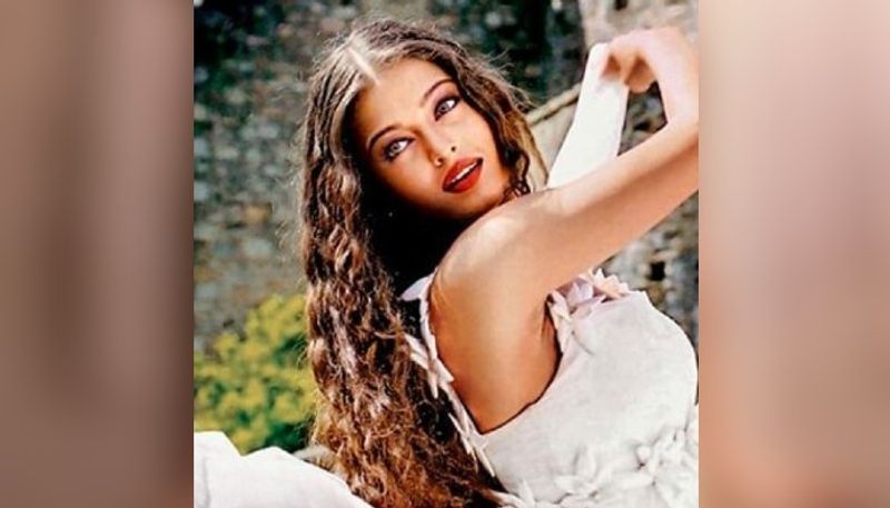 When Rajinikanth was scared to romance with Aishwarya Rai Bachchan because of amitabh bachchan Brd