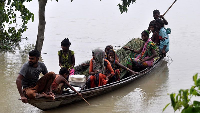 Monsoon 2020 in India, politics with children in floods .. See some shocking pictures kpa