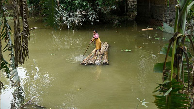 Monsoon 2020 in India, politics with children in floods .. See some shocking pictures kpa