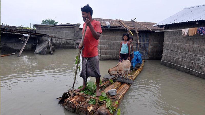 Monsoon 2020 in India, politics with children in floods .. See some shocking pictures kpa