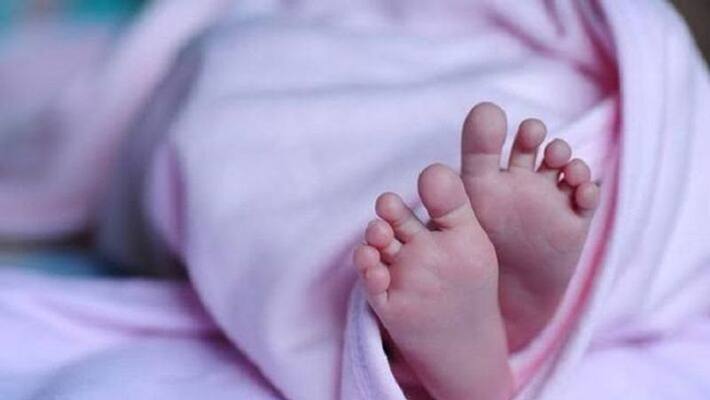 woman delivered baby on road in nuziveedu woman delivered baby on road in nuziveedu