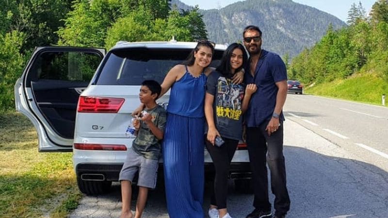 During the time, Shah Rukh was happily married to Gauri Khan and Kajol was dating Ajay Devgn.