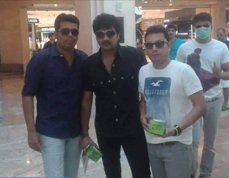 actor cover face mask with our friends photo goes viral
