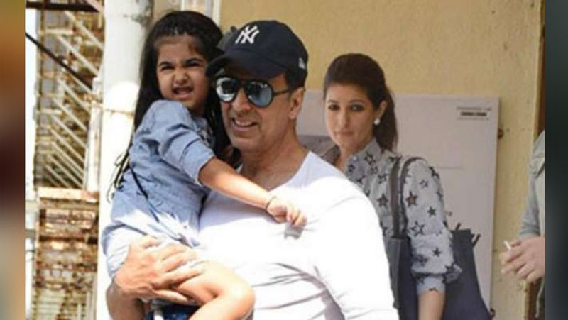 akshay kumar laughing crying and doing others activity on his daughter nitaras demand KPJ