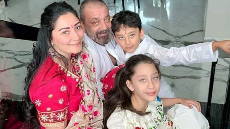 actor sanjay dutt admitted to hospital