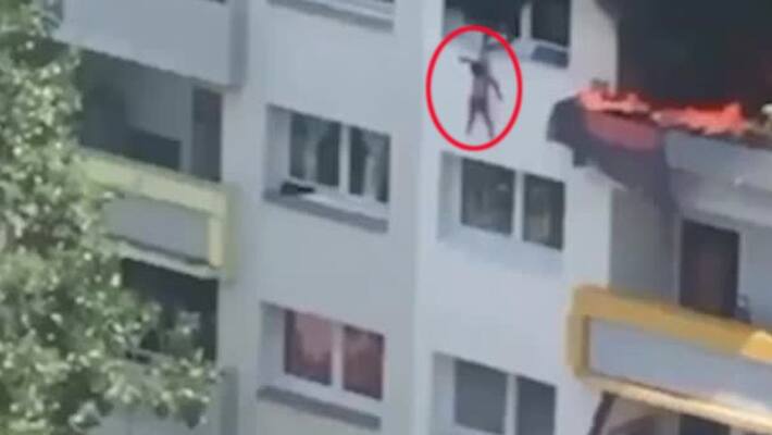 Brothers Jump 40 Feet From Burning Building, Caught By Rescuers in france Brothers Jump 40 Feet From Burning Building, Caught By Rescuers in france