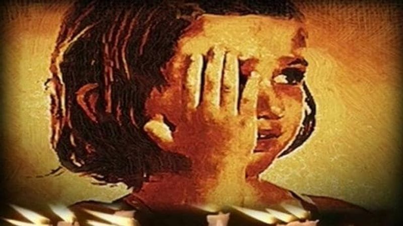 First Innocent girls are sexually assaulted then make videos for blackmailing policeman caught the man kpl