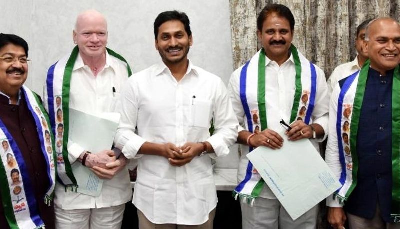 AP CM YS Jagan Counters BJP And Chandrababu With Special Status Demand