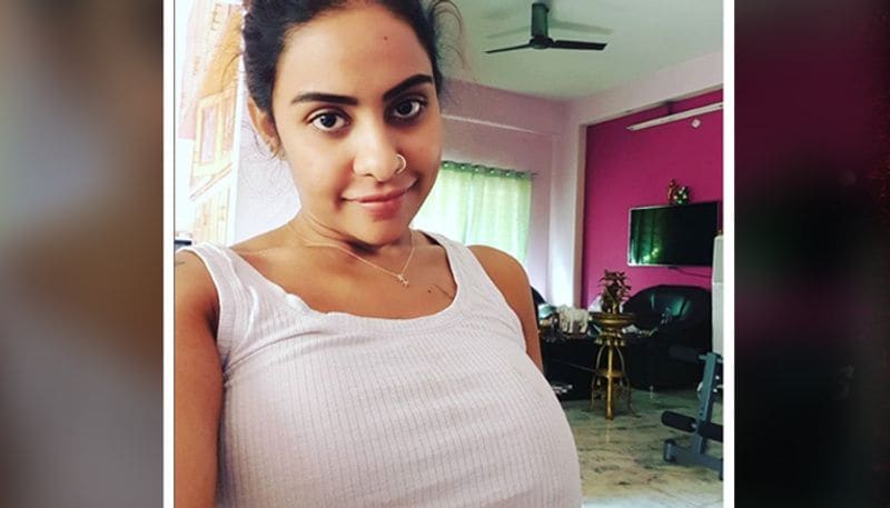 Controversial Actress Sri Reddy on Power Star, Parannageevi Issue