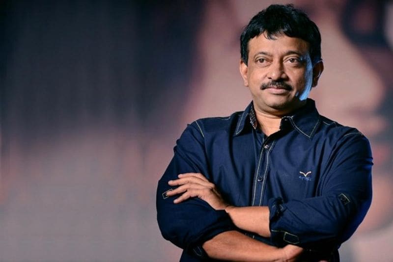 তাঁর কথায়, "এ তো একবারে ডাইনি শিকার চলছে।" রিয়ার চরিত্র নিয়েও বিভিন্ন মন্তব্য করে চলেছে দেশবাসী। 