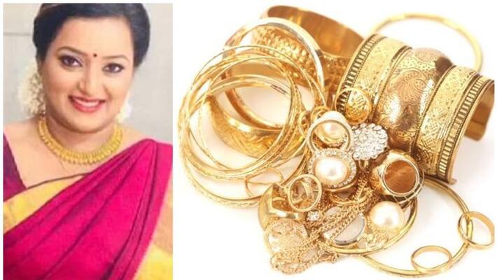 Gold smuggled queen Swapna Gold money trapped in locker. !! NIA officers shut up! Gold smuggled queen Swapna Gold money trapped in locker. !! NIA officers shut up!