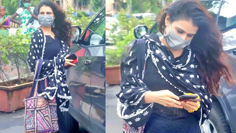 Kareena kapoor and Malaika Arora Spotted in Mumbai KPG