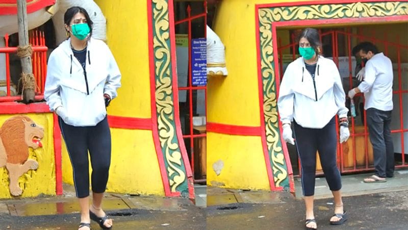 Kareena kapoor and Malaika Arora Spotted in Mumbai KPG