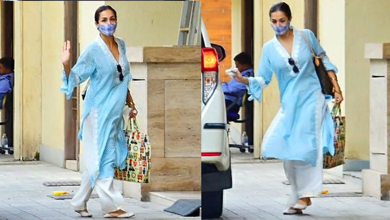 Kareena kapoor and Malaika Arora Spotted in Mumbai KPG