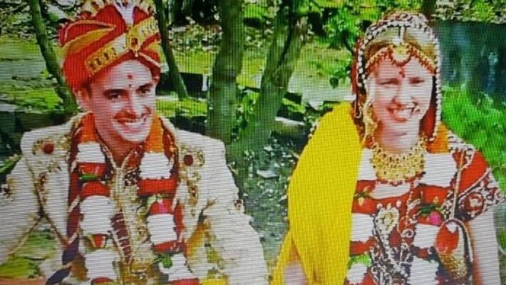 uttarakhand news foreign couple marriage to hindu customs in rishikesh KPR uttarakhand news foreign couple marriage to hindu customs in rishikesh KPR