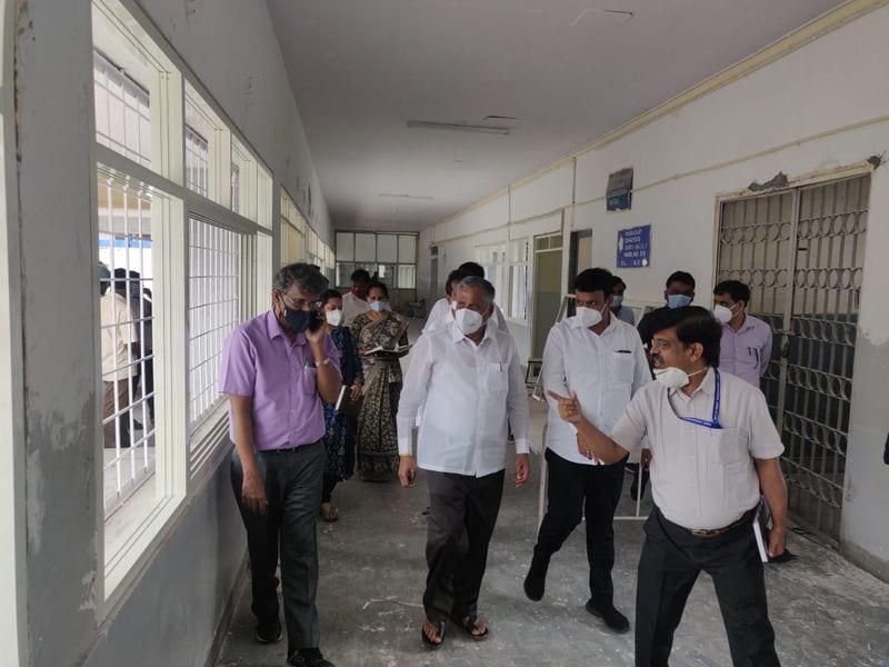 Minister Somanna Inspected the Covid Care Center in Bengaluru
