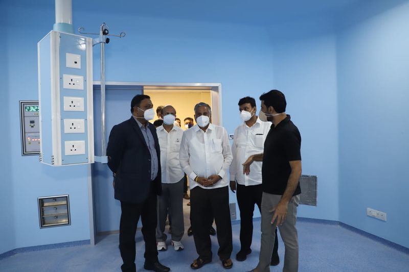 Minister Somanna Inspected the Covid Care Center in Bengaluru