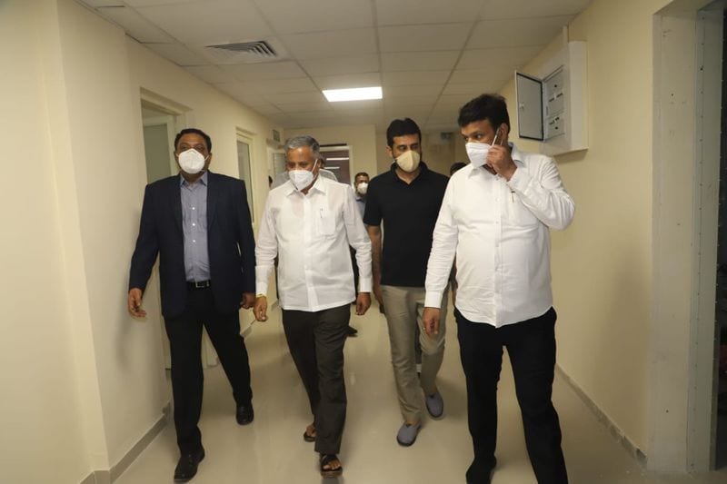 Minister Somanna Inspected the Covid Care Center in Bengaluru