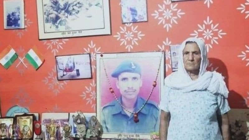 haryana news Kargil Vijay Diwas story of martyr soldier of kargil war shaheed pawan kumar family have some memories to remember kpr