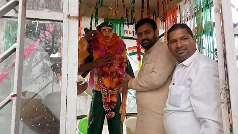 haryana news Kargil Vijay Diwas story of martyr soldier of kargil war shaheed pawan kumar family have some memories to remember kpr