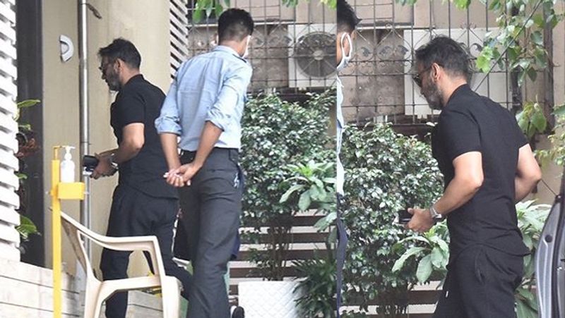 Malaika Arora late night came out of home with her pet Casper for this big reason have a look KPJ
