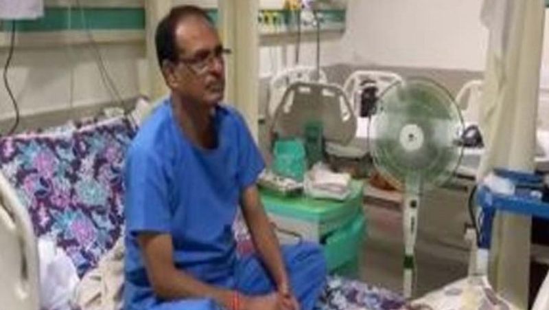 madhya pradesh bhopal pm narendra modi phone call to shivraj singh chauhan and cm listened to man ki baat in hospital kpr