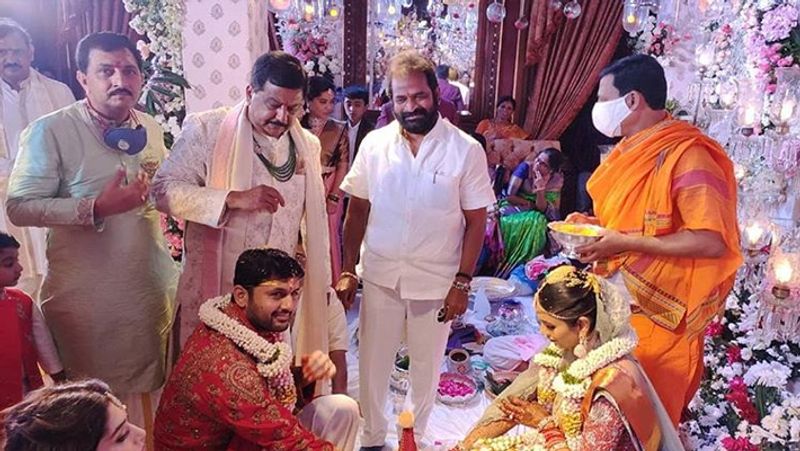 south superstar Nithiin tie knot with long time girlfriend Shalini Kandukuri amid lockdown here is the wedding photos KPJ