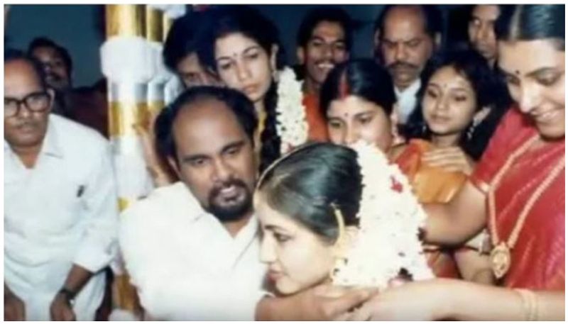 എഞ്ചിനീയറായ വിജയശങ്കര് ആണ് കെ എസ് ചിത്രയുടെ ഭര്ത്താവ്.