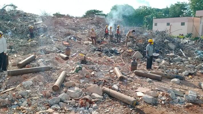 media covered telangana secretariat building demolition works media covered telangana secretariat building demolition works