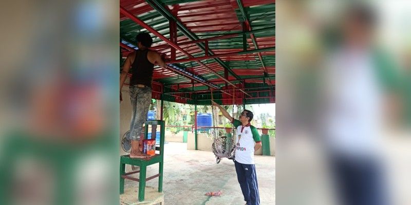 A Mohun Bagan supporter creates replica of club tent in his home at Howrah