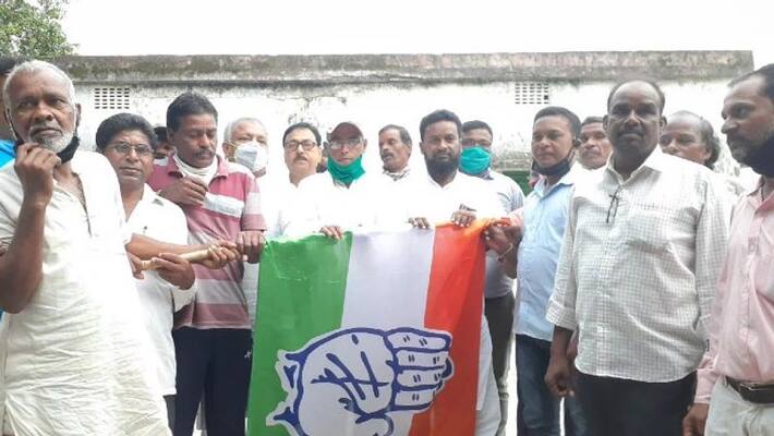 More than 100 TMC workers joined Congress in purulia BTD More than 100 TMC workers joined Congress in purulia BTD