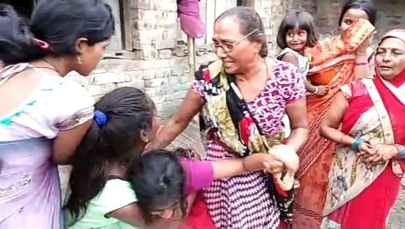 यही हाल बलराम के माता-पिता का भी है। दोनों का रो-रोकर बुरा हाल है। मां ने रविवार शाम से ही न कुछ खाया है न रात में सोई है। उनकी एक ही गुहार थी कि उनके जिगर के टुकड़े को कैसे भी करके बदमाशों के चंगुल से छुड़ा लिया जाए। इसके लिए पिता महाजन गुप्ता भी प्रयास करते रहे, लेकिन हैवानों ने उनके इकलौते बेटे को उनसे छीन लिया।
