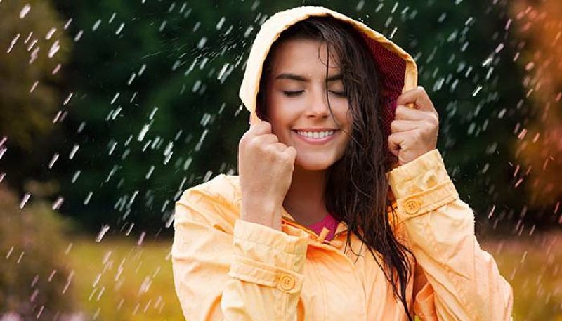 <p>লোনাভালা- বর্ষারানি যেন এই সময়ে লোনাভালায় নেচে বেড়ায়। বর্ষায় বেড়িয়ে আসুন লোনাভালা থেকে। </p>