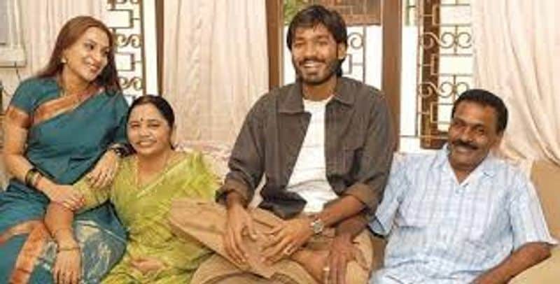 அதே போல் தனுஷின் தந்தை கஸ்தூரி ராஜா, தன்னுடைய மகன் நடித்த 'மயக்கம் என்ன' படம் தான் மிகவும் பிடித்தது என்றும், அதில் ஒவ்வொரு காட்சியும் செதுக்கப்பட்டிருக்கும் என தெரிவித்துள்ளார்.
