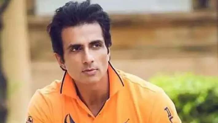 Coronavirus Effects: Sonu Sood helps for job techie who lost her job during Covid pandemic KPY Coronavirus Effects: Sonu Sood helps for job techie who lost her job during Covid pandemic KPY
