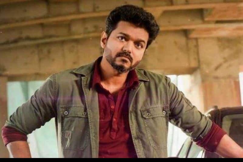 Thalapathy Vijay Video call chating with friends photo going viral