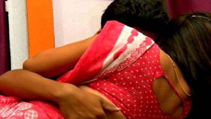 Lover caught by bedroom of mother of 4 children ASA