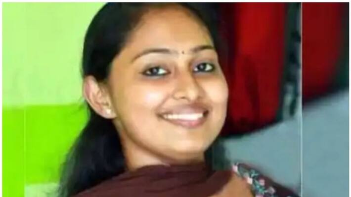 Malayali nurse stabbed to death by husband in US Malayali nurse stabbed to death by husband in US