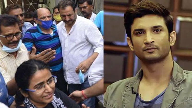 বিকাশ সিংয়ের কাছে বিষয়টি রীতিমত সন্দেহজনক লেগেছে। প্রসঙ্গত, মঙ্গলবার পাটনার সেন্ট্রাল জোনের ইন্সপেক্টর সঞ্জয় সিং জানিয়েছেন, রিয়ার চক্রবর্তীর বিরুদ্ধে মামলা দায়ের করেছেন সুশান্তের বাবা। 