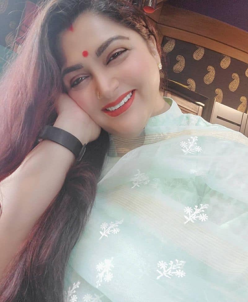 Actress Kushboo Shares she had rape threat from Phone call