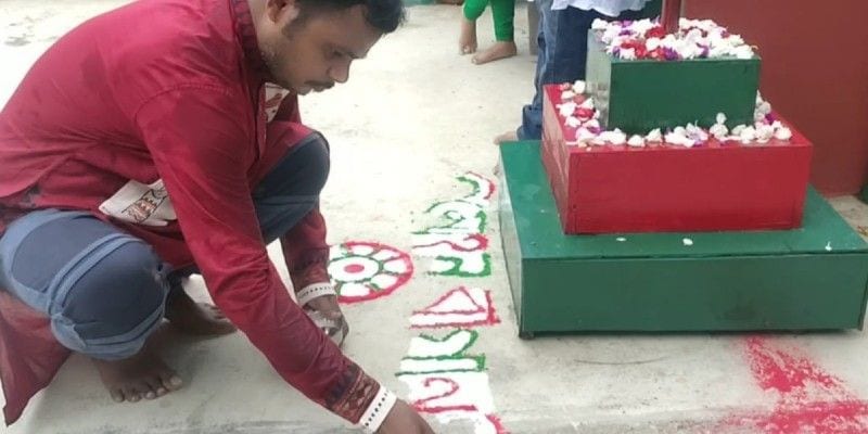 Mohun Bagan supporters celebrate historic 29 july on rooftop in Howrah