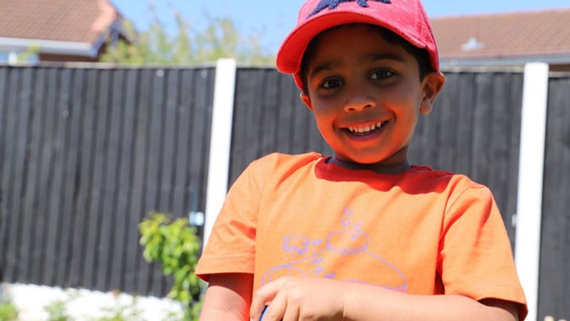 Meet 5 years old Corona warrior child Who Cycling 3200 Km for help needy people KPY