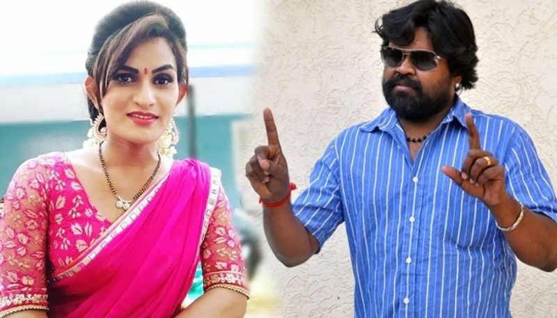 అయితే ఖతర్నాక్ సినిమా సమయంలో అవకాశం ఇస్తానని చెప్పి తరువాత నువ్ సినిమాల్లో చేస్తావా..? నీ ఫేస్ చూసుకున్నావా..? అంటూ అవమానించాడని, అయినా భరిస్తూ అవకాశం కోసం అతని దగ్గర పనిచేశానని కానీ తరువాత టక్కరి సినిమాకు కూడా అవకాశం ఇవ్వకపోవటంతో అమ్మ రాజశేఖర్ దగ్గర నుంచి బయటకు వచ్చేశానని చెప్పాడు.