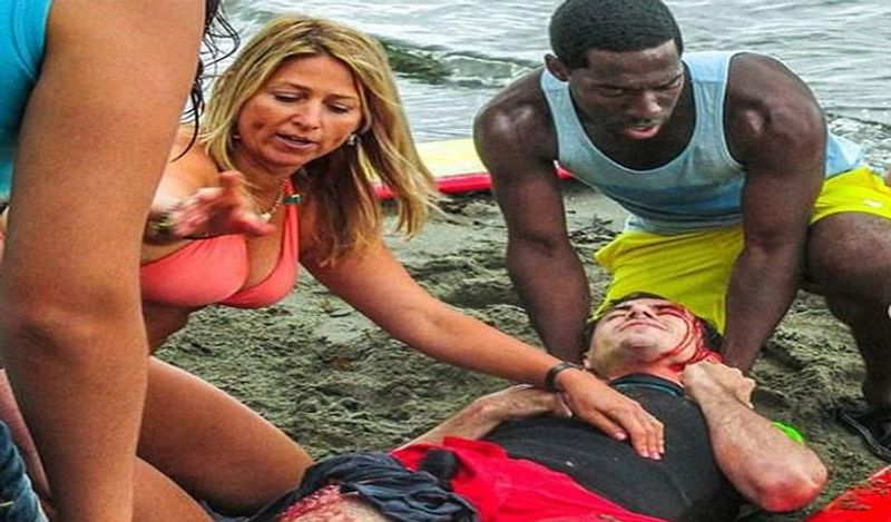 female doctor named dr bikini goes viral treating patients in hot swimsuits kph